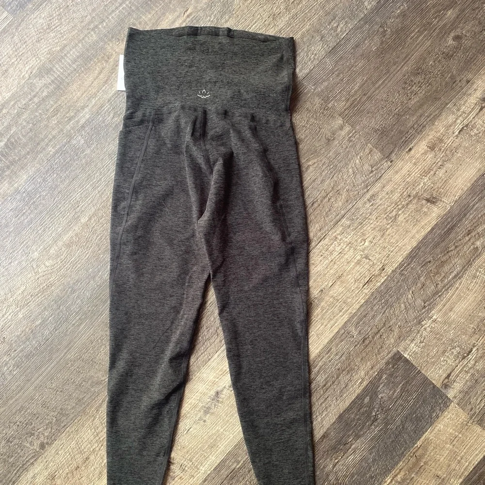 Spacedye Love the Bump Maternity Pocket Midi Legging - Picture 6 of 8